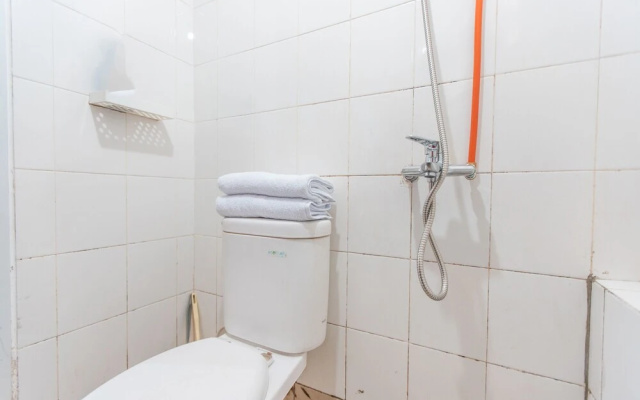 OYO 129 Basura City Apartment