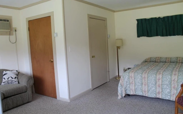 Twin Lakes Lodge
