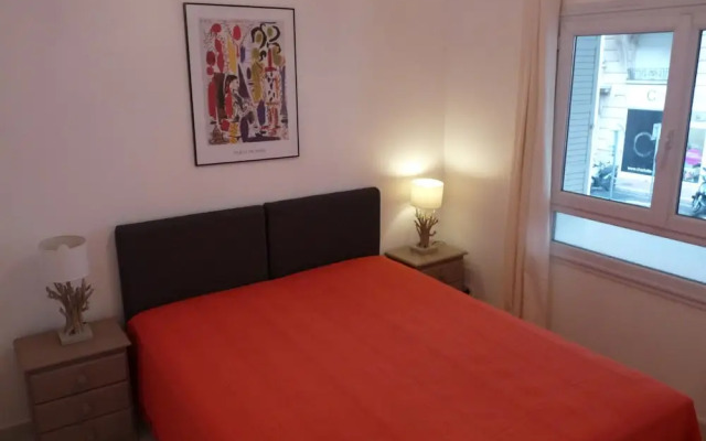 Apartment 82