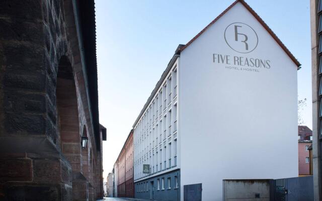 Отель Five Reasons Hotel & Hostel Германия, Нюрнберг - 1 отзыв об отеле, цены и фото номеров - забронировать отель Five Reasons Hotel & Hostel онлайн вид на фасад