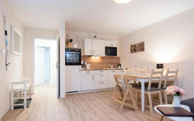 Wohnung 4, Leni