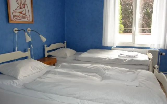Hagaborg Bed & Breakfast and Hostel