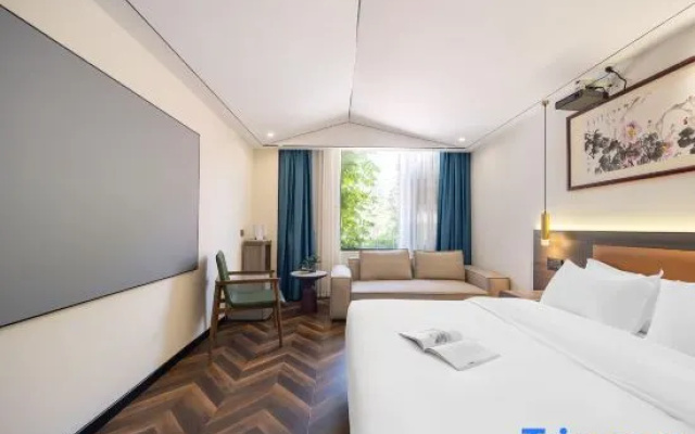 Huayi Qingsu Hotel (Zhengzhou Jiyi Youhua Factory Creative Park)