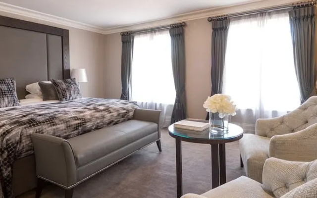 One Warwick Park Hotel