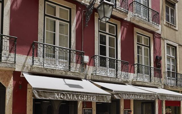 Отель Lisbon Five Stars Correeiros вид на фасад