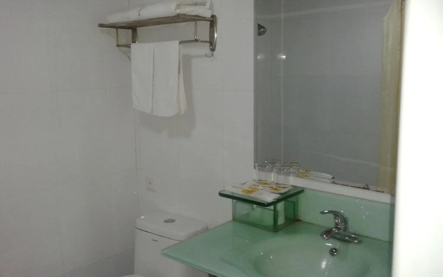Super 8 Longyan Fa Zhan Plaza