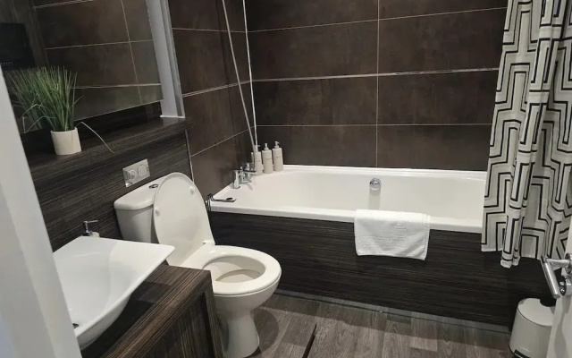 Apartment - Sleeps 6 & Near Station