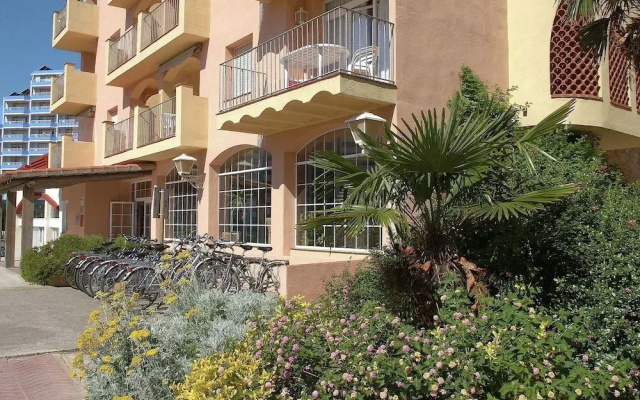 Holiday Apartment in a Complex near Sea