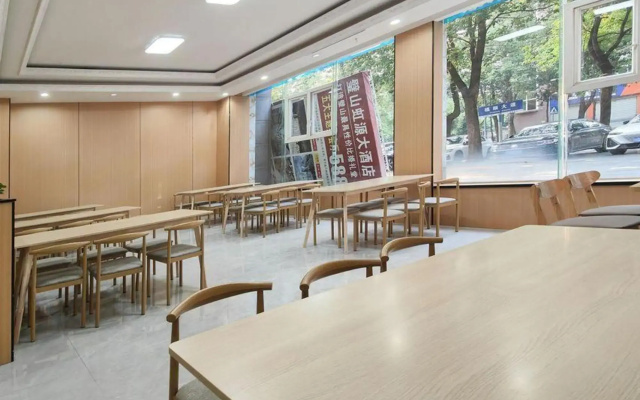 Manzhou International Hotel (Fushun Avenue)