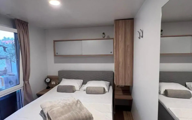Mobile House F&L