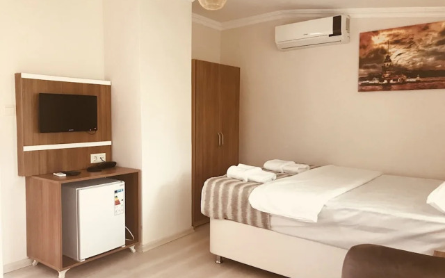 Akyuz Rooming House