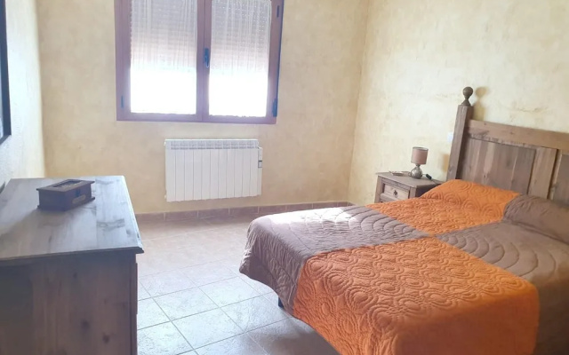 House With 5 Bedrooms in Navaluenga, With Furnished Terrace