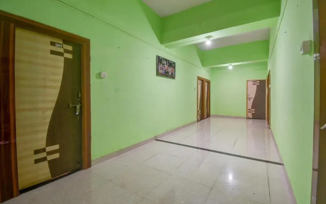 Shraddha Lodging by OYO Rooms
