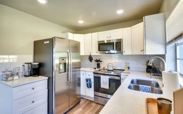 Vibrant Deland House Near Stetson University!