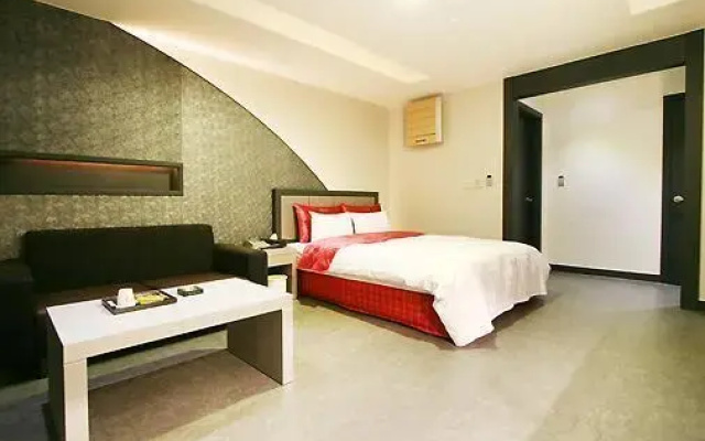 Hotel River