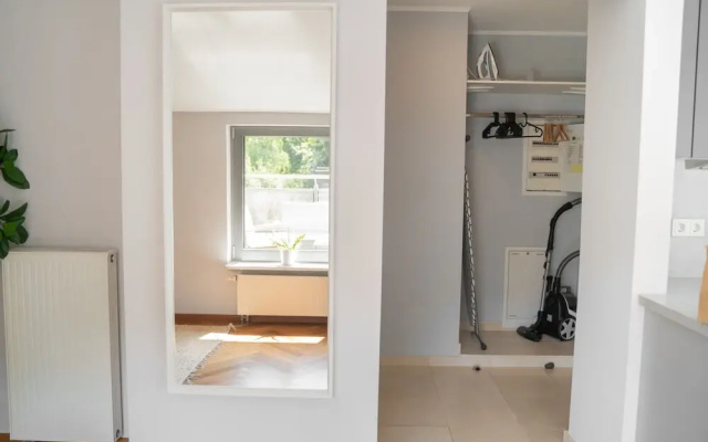 Exquisite 3BR Penthouse w Balc TV & Prkg