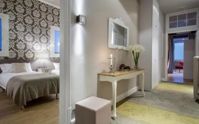 BacHome Gallery B&B