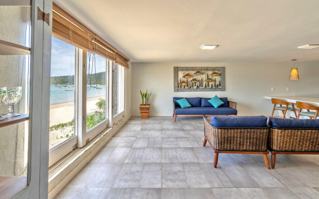 Mansão Pé na Areia da Ferradura Por Luxury Rentals
