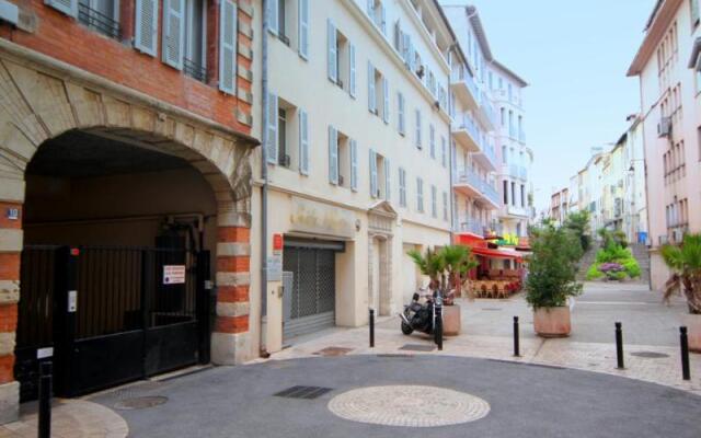 Отель Suite Affaire Cannes Vieux Port Франция, Канны - 8 отзывов об отеле, цены и фото номеров - забронировать отель Suite Affaire Cannes Vieux Port онлайн вид на фасад