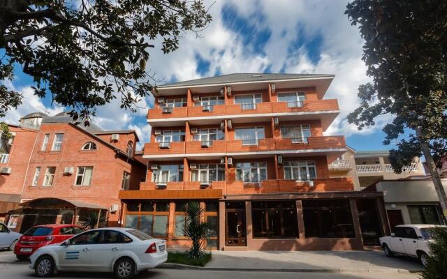 Гостиница Red House вид на фасад
