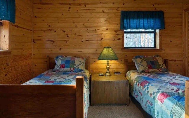 Shady Nook With Private Hot Tub and Minutes Away From Broken Bow Lake by Redawning