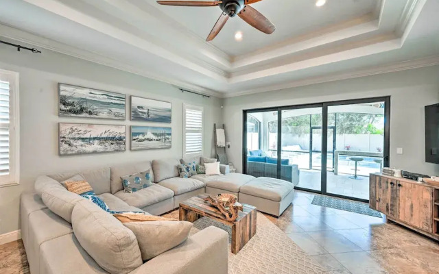 Coastal Naples Getaway ~ 2 Mi to Beaches!