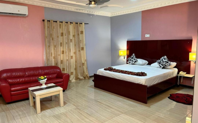 Royal Lee's Hotel