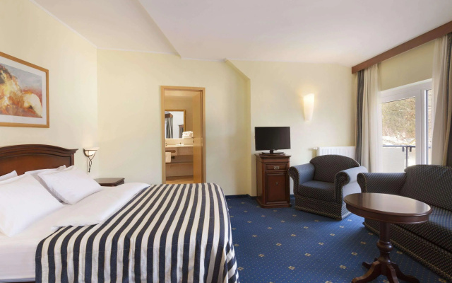 Al Hamra Village Hotel