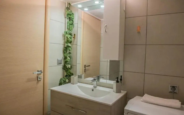 Urban Oasis Stylish Apt in Piraeus Centr