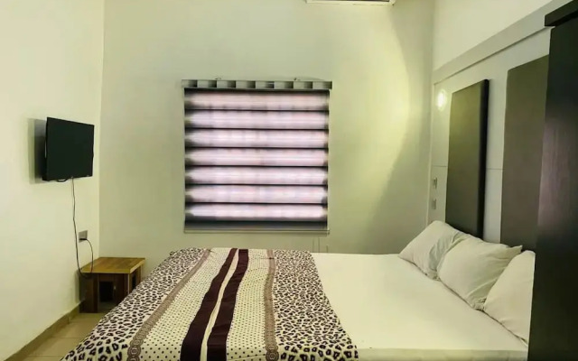 House 10 Luxury Hotel and Suites