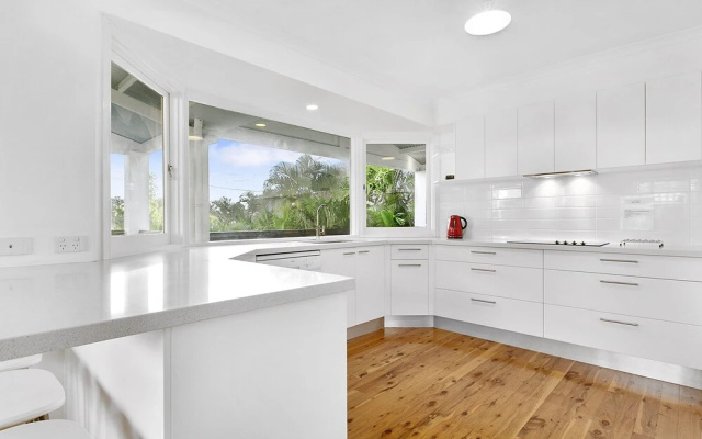 Stunning Sunshine Beach House in Prime Location - 31 Ferguson Street