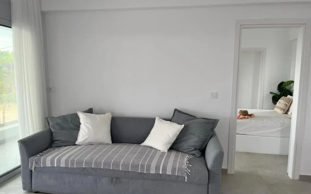 5 Bedroom Villa with Private Pool, Saronida, Athens Riviera
