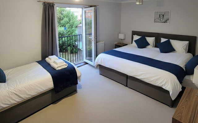 4Br Contractor House ,sleeps 9 , Parking