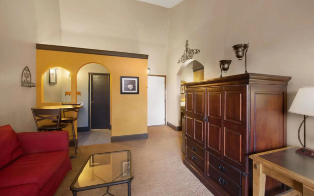 Ramada by Wyndham Monument