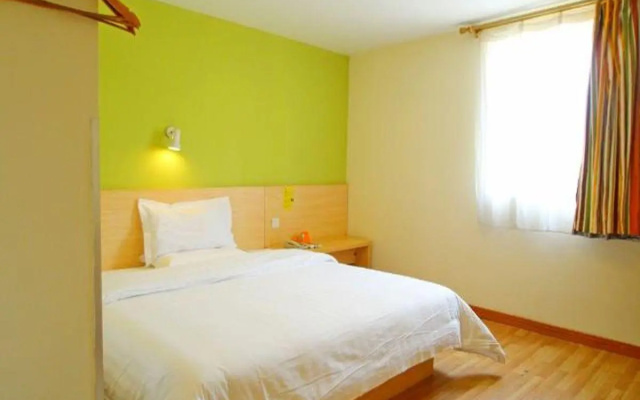 7Days Inn ShangHai XuJiaHui YiShan Road SubwayStation