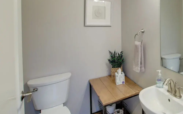 Green Bay Getaway Near Lambeau Field & Resch!