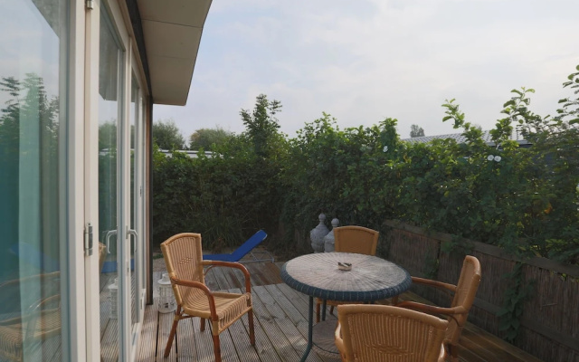 Nice Chalet with Dishwasher near Wadden Sea