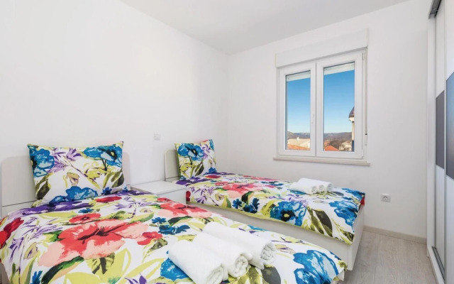 Awesome Home in Cavle With Wifi and 2 Bedrooms