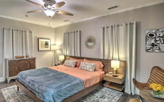 4 Mi to Dtwn: Dallas Gem w/ Furnished Patio