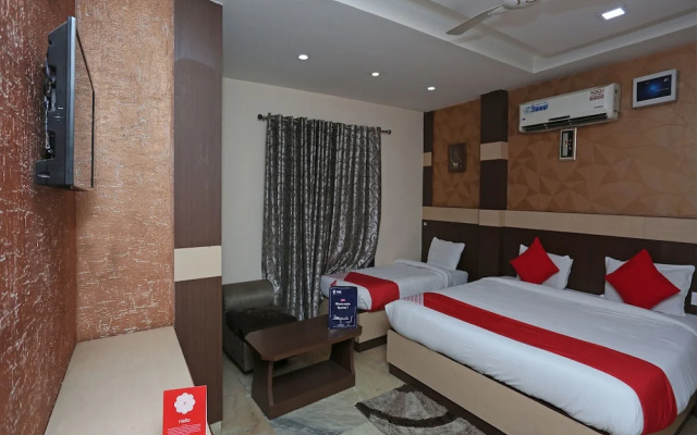 OYO Flagship 12177 Hotel Crystal Inn