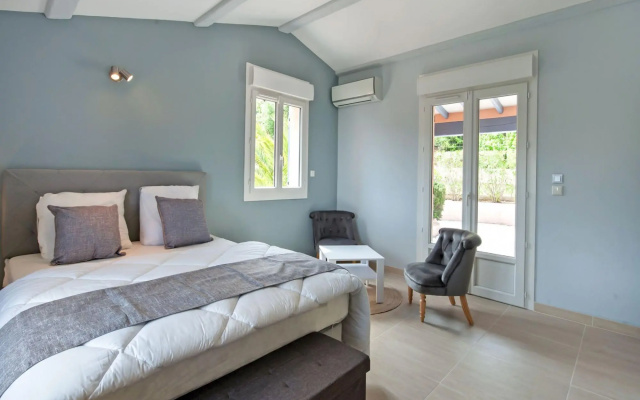 Luxurious Villa in Les Issambres with swimming pool and Sauna