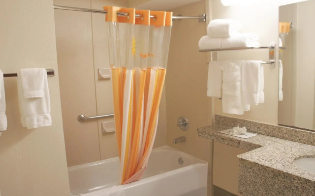 La Quinta Inn & Suites Tulsa Central