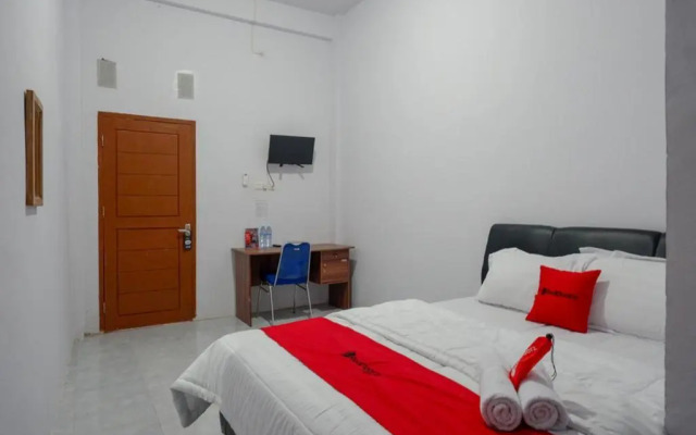 RedDoorz near Pasar Baru Mamuju