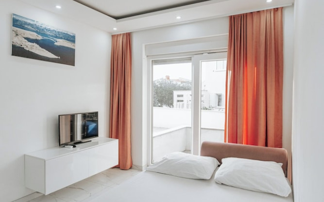 Aurelia Pool Apartments
