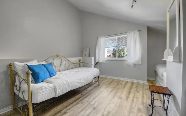310 Snowblaze 2 Bedroom Condo by RedAwning