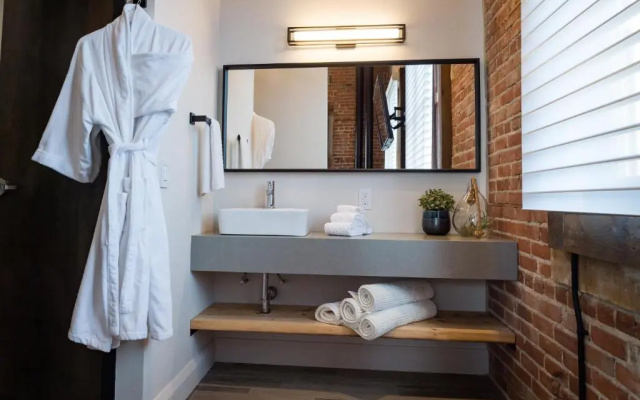 48 King West Boutique Hotel