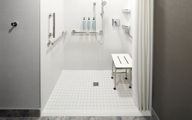 Courtyard By Marriott Montreal Laval