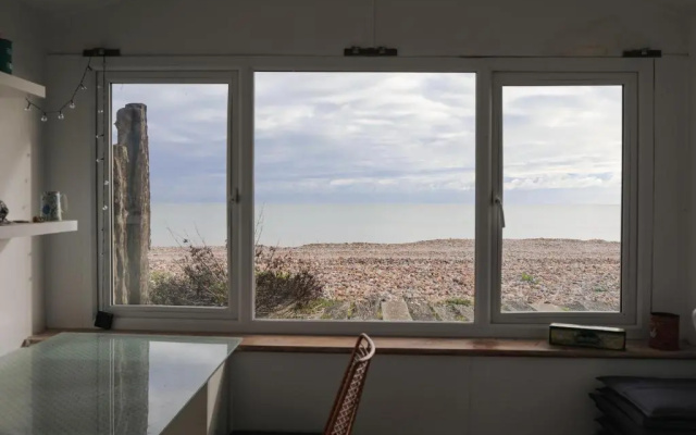 Beautiful Beach House with 4 Bedrooms and Hot-Tub