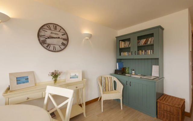 White Lodge Apartment