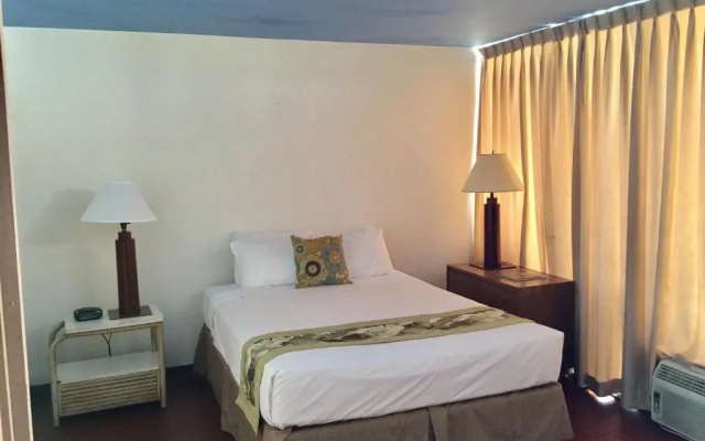 Holiday Surf Hotel